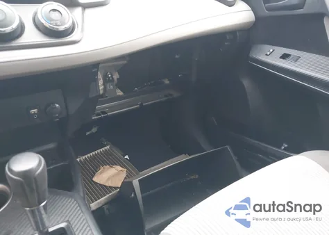 2015 Toyota Rav4 Le z USA, uszkodzony, nr VIN JTMZFREV9FD067650